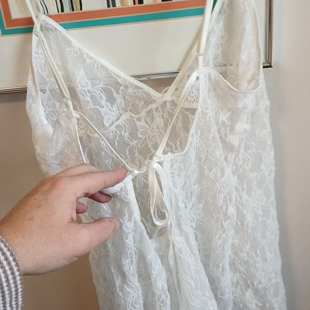Lace chemise - Picture 3 of 6